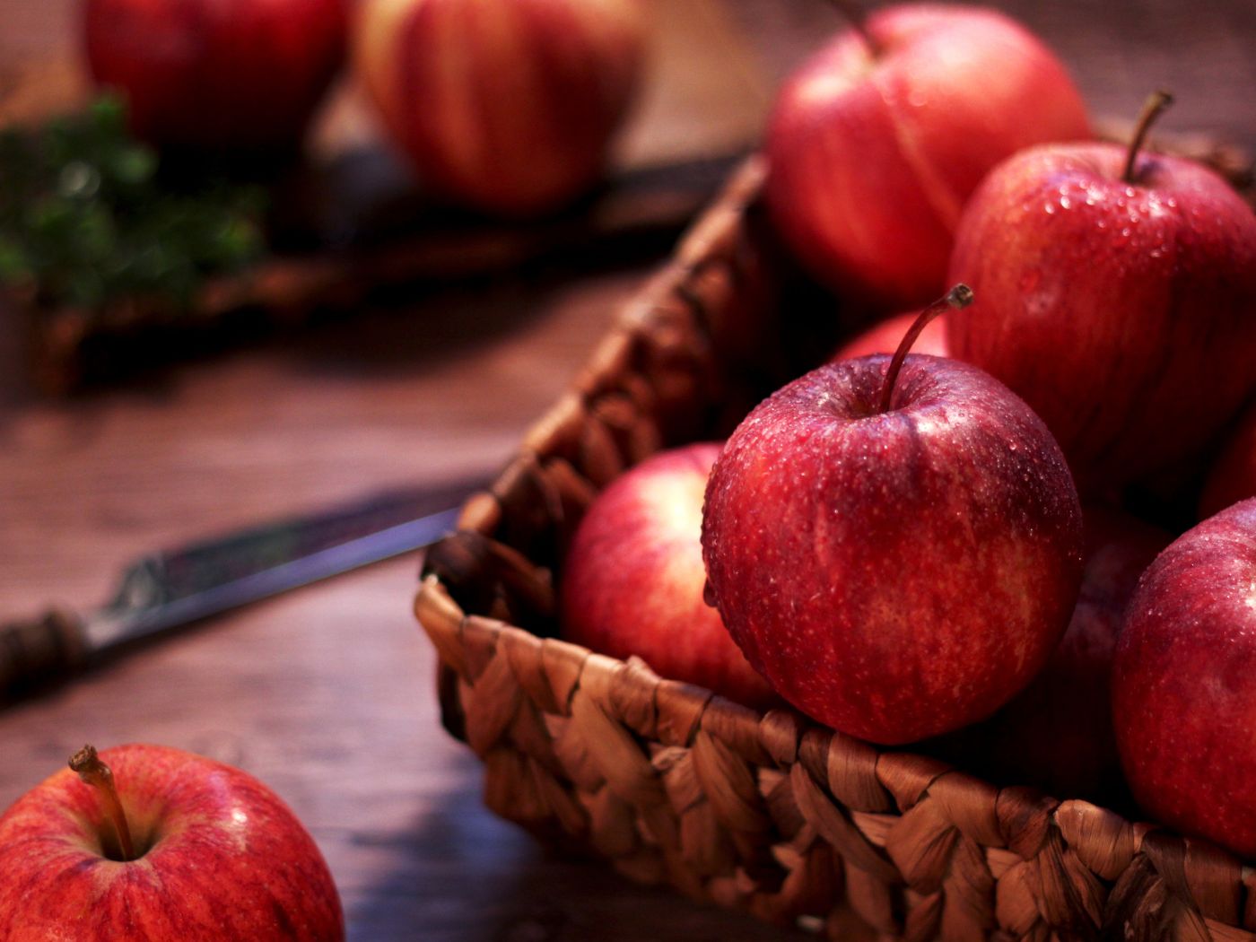 Apple: Health Benefits, Nutritional Value, & Recipes