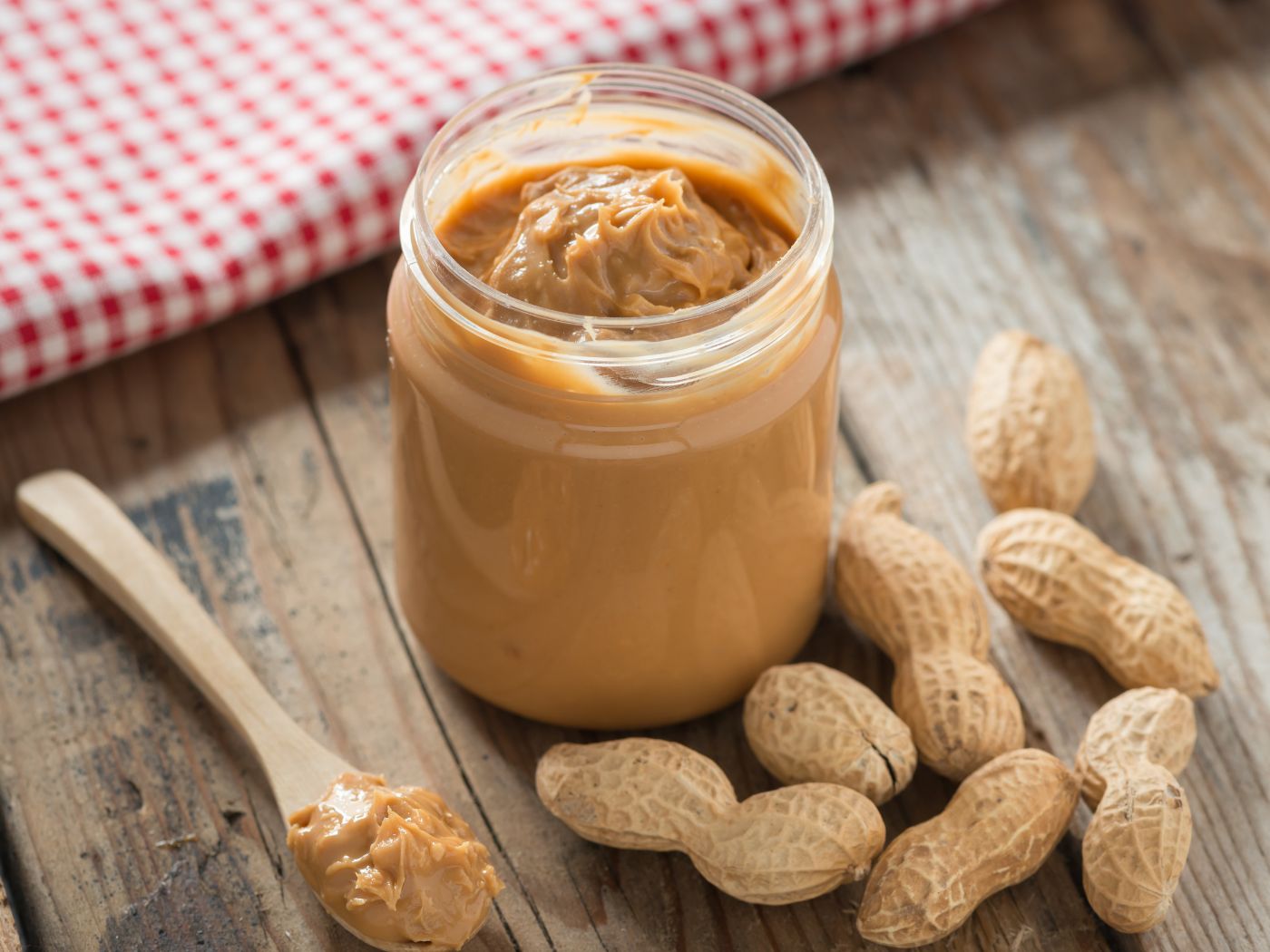 Health Benefits, Nutritional Value, and Side Effects of Peanut Butter