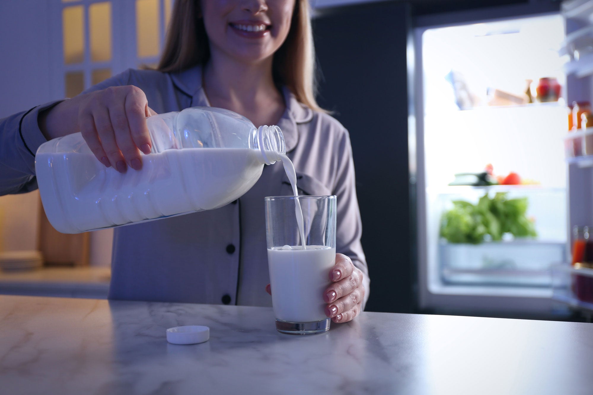 10 benefits of drinking milk at night - Drink milk at night - get fit